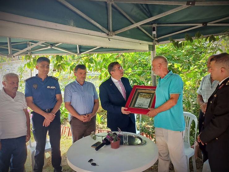 Şehadet Belgesi Takdim Edildi